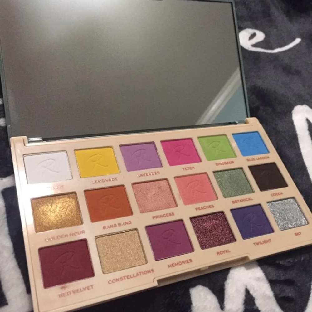 Makeup Revolution Roxi Colorburst Palette